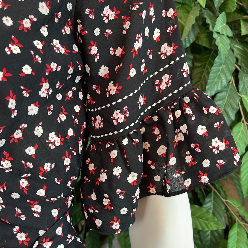 MAX STUDIO FLORAL RUFFLE SLEEVE WRAP TOP - Picture 4 of 10